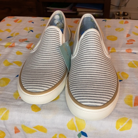Blue, white, and tan slip on shoes size 7 1/2 - Picture 5 of 5